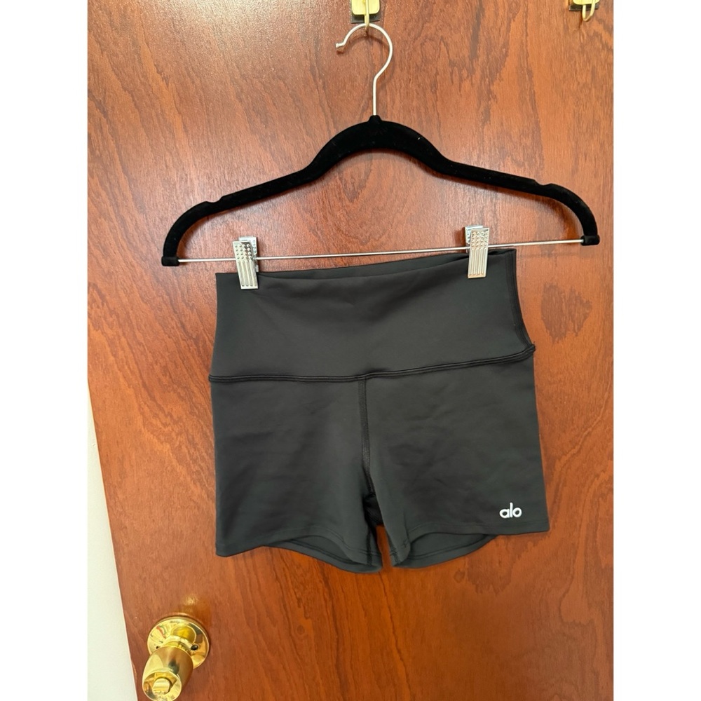 ALO Yoga Women's Dark Gray Athletic Shorts